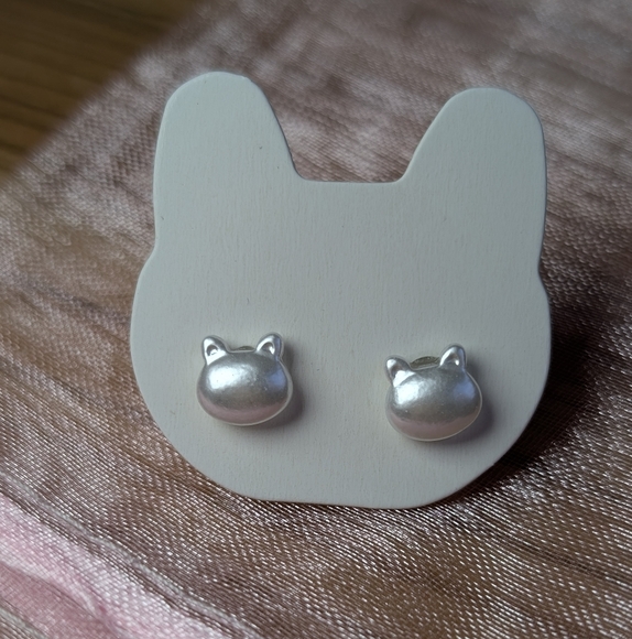Gold + Pearl cat stud earrings kitten kitty acrylic NEW jewelry Girl Teen Adult - Picture 2 of 4